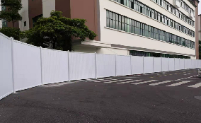 旭東施工圍擋廠家-PVC圍擋在安過程中有哪些特點(diǎn)？