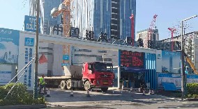 圍擋廠家、建筑施工圍擋圍深圳新材料產(chǎn)業(yè)大廈項目提供安全保障